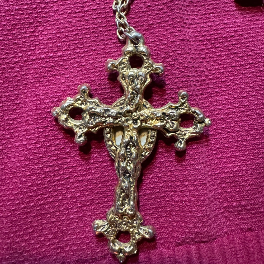 Vintage Gold Tone Hammered Designer Cross Pendant & Necklace with Elegant Rose - Picture 3 of 5